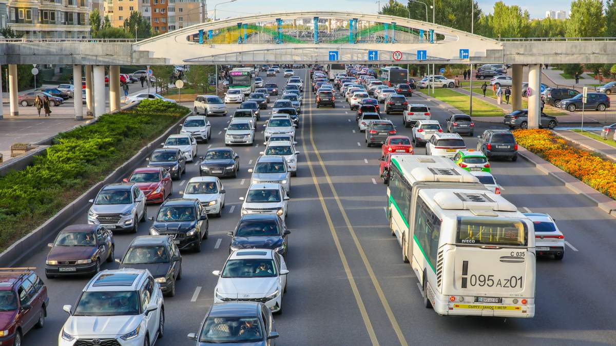 Почему автобусы не спасают Астану от пробок