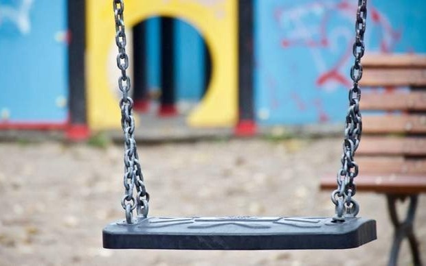 Мужчина напал на ребенка на детской площадке в Караганде