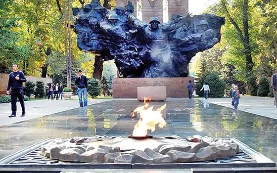 Брусчатку обновят возле парка 28 гвардейцев-панфиловцев в Алматы