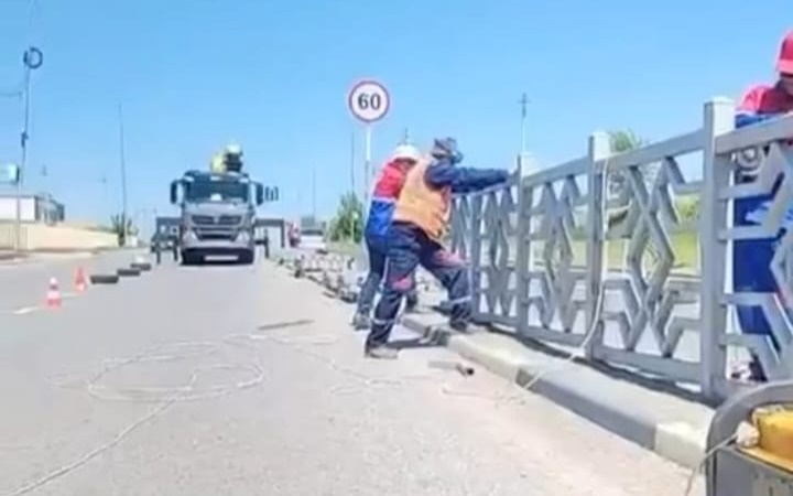 Демонтаж разделительных ограждений в Шымкенте вызвал вопросы к бюджетным расходам