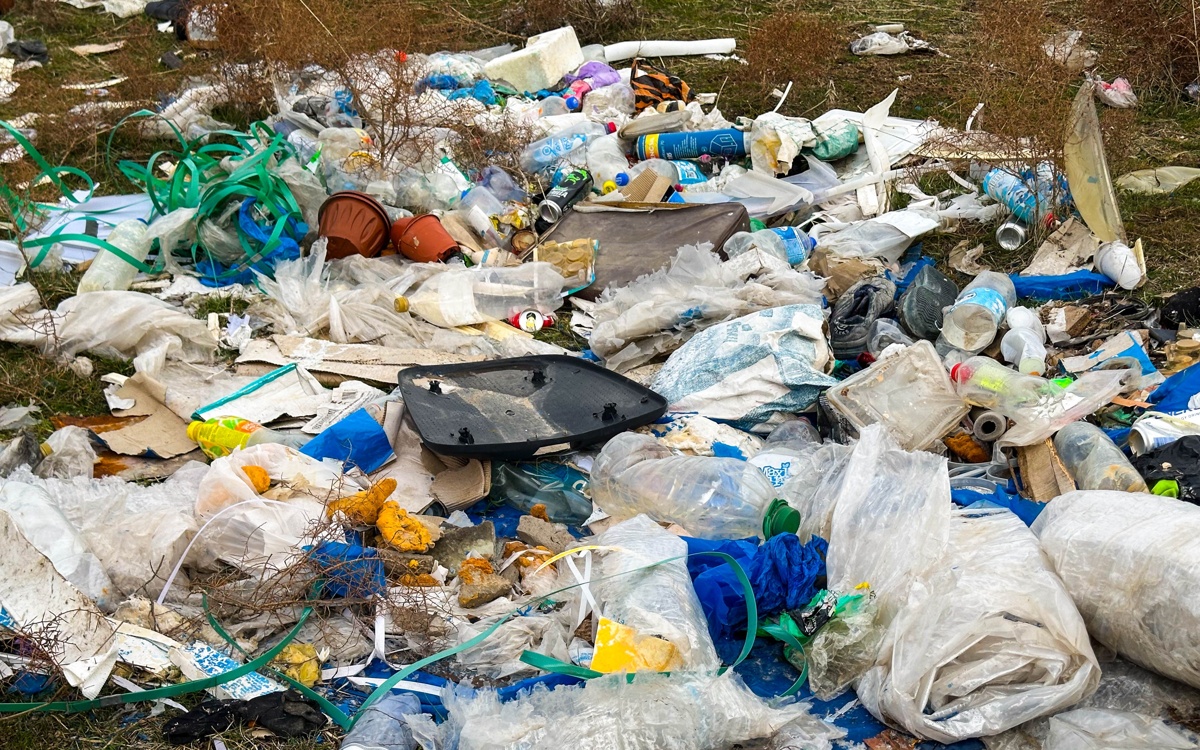 В ВКО мусорный полигон работал без разрешительных документов