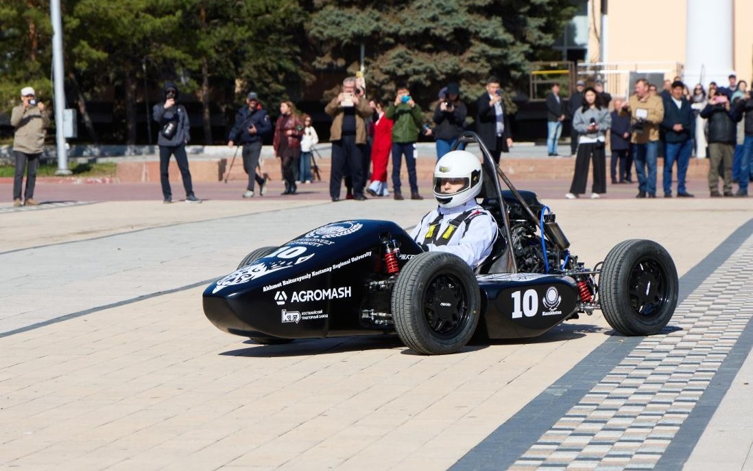 Казахстанские-студенты-разработали-гоночный-автомобиль
