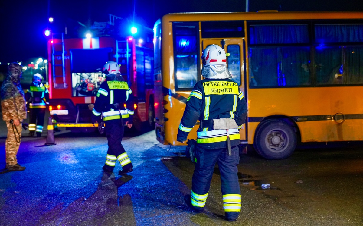 Двух девочек спасли из болота в Караганде