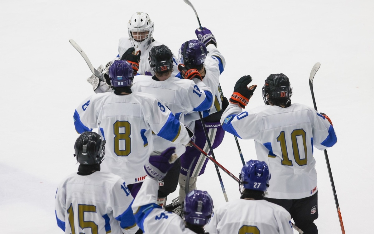 Казахстанские хоккеисты одержали вторую победу на чемпионате мира