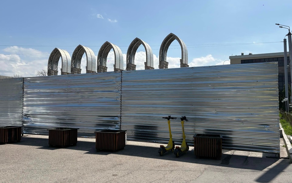 Входную группу «Атакента» в Алматы оградили: что там планируется