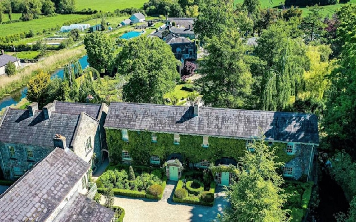 Целую деревню выставили на продажу в Ирландии за 20 млн евро