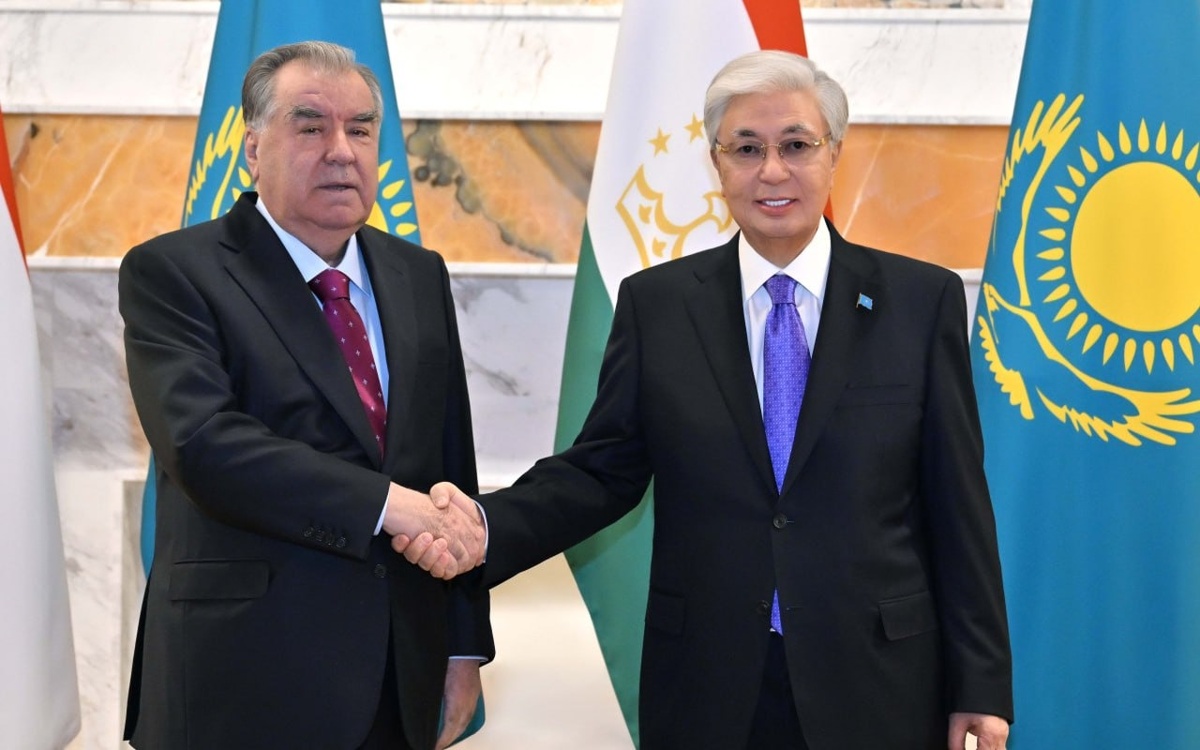Касым-Жомарт Токаев встретился с Эмомали Рахмоном