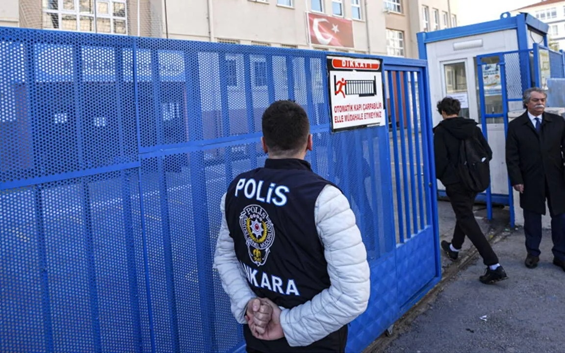 Школы под защитой: Турция усиливает меры безопасности после атак