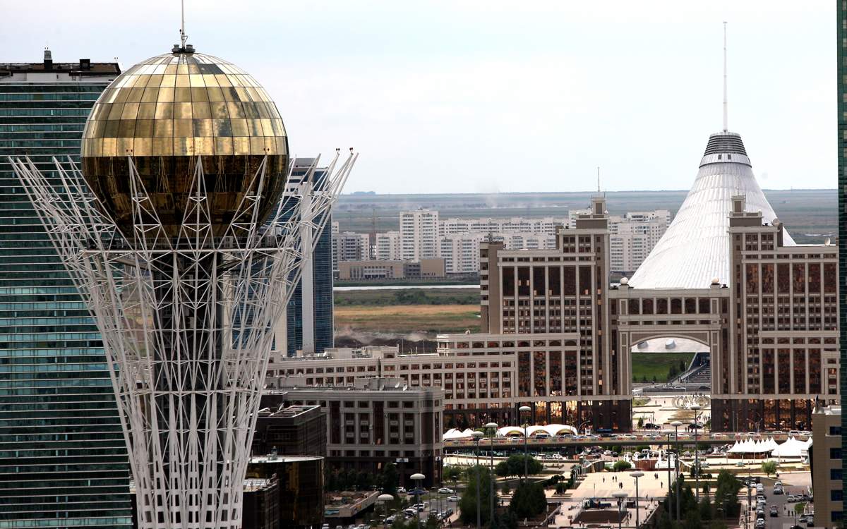 Лидеры стран продолжают прибывать в Астану на экологический саммит