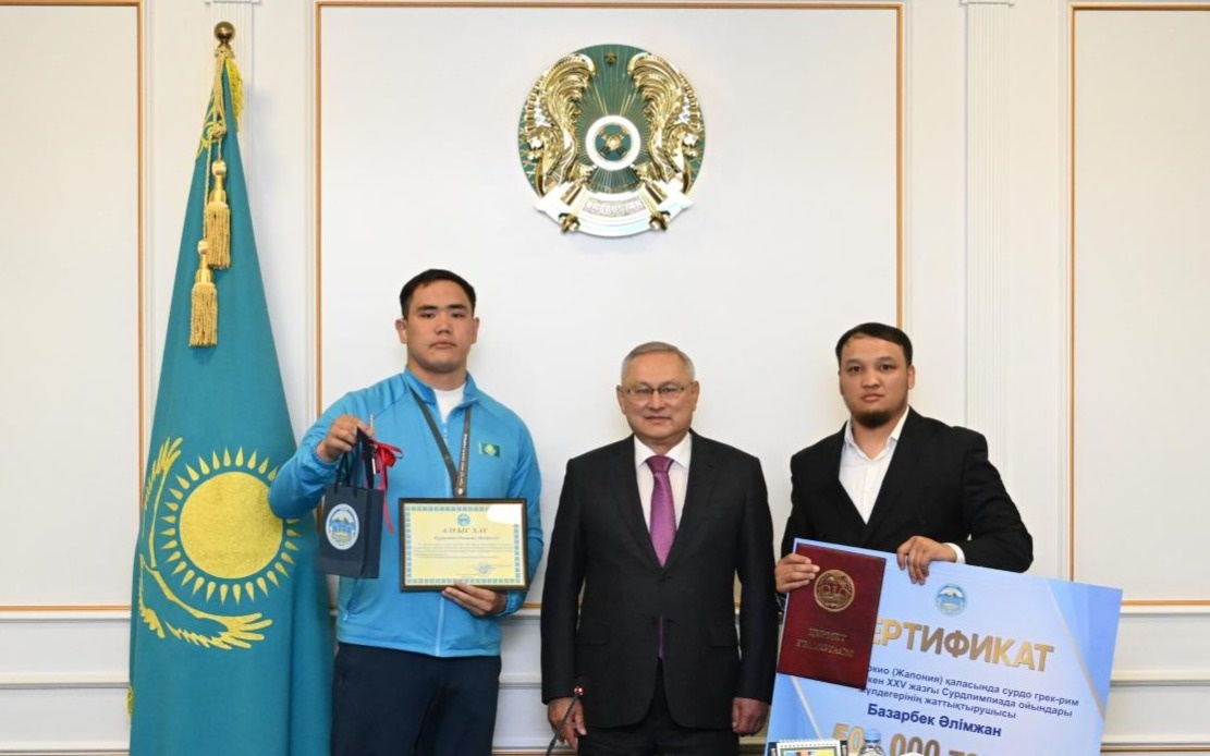 Ключи от квартиры вручили призеру Сурдлимпийских игр Рамазану Абдрасилу