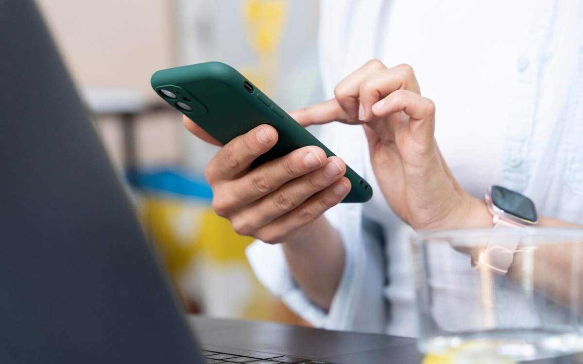 Проверка мобильных переводов: казахстанцам начнут рассылать налоговые уведомления в мае