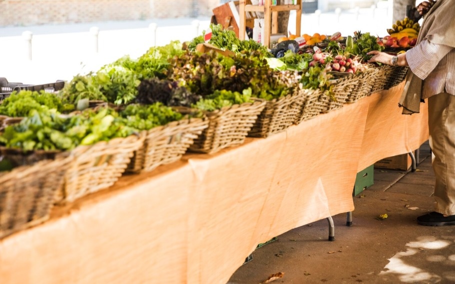 Бейсенгалиев предложил поддержать сельские магазины