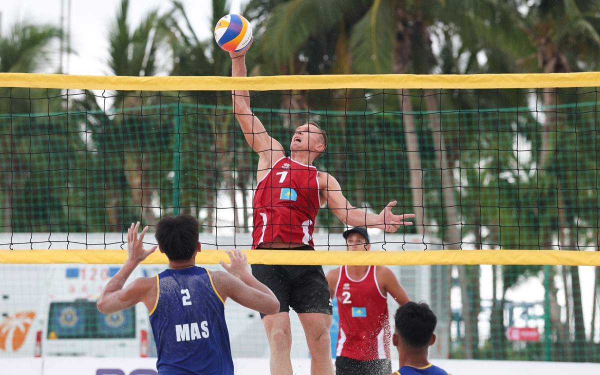 Казахстанские волейболисты выиграли матчи в Санье