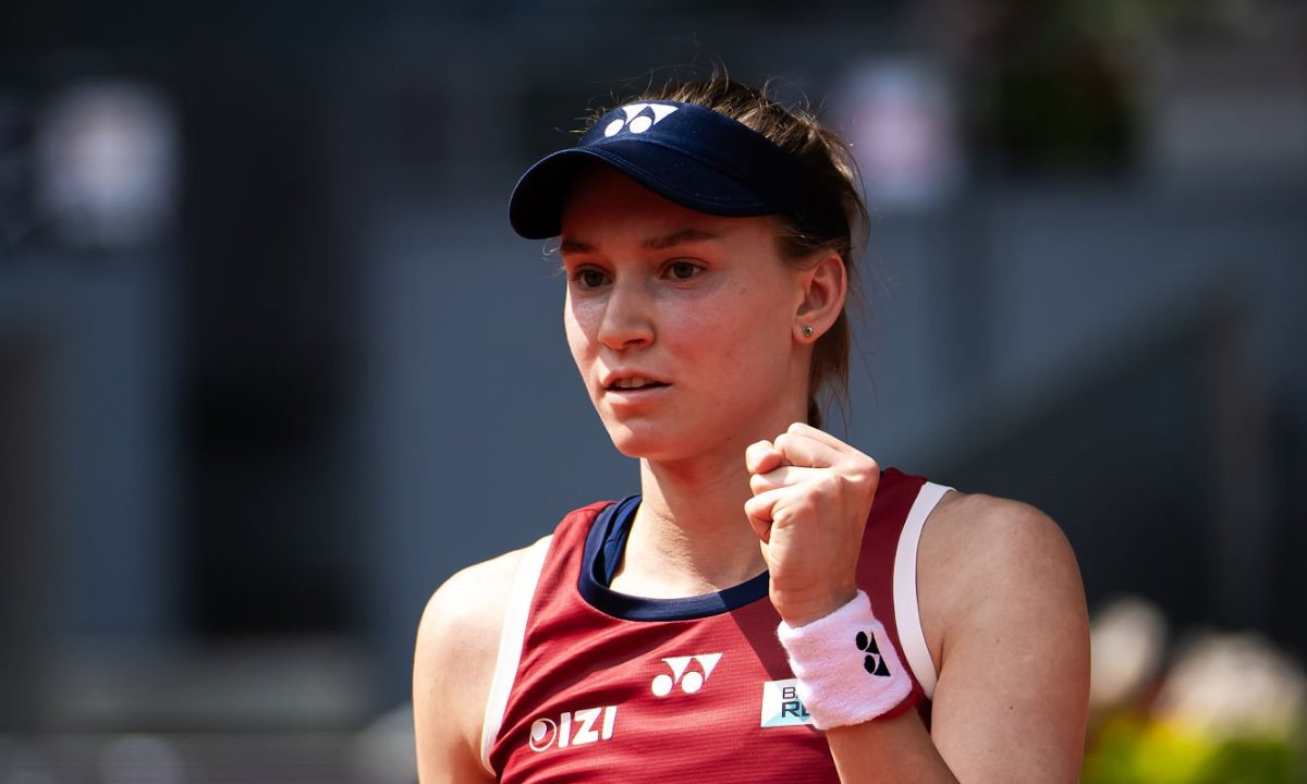 ChatGPT назвал Рыбакину фаворитом матча с Чжэн