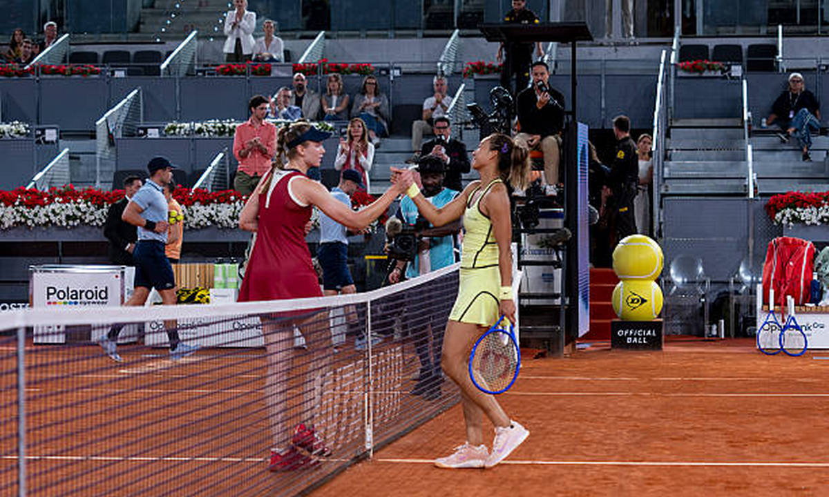 Елена Рыбакина обыграла Чжэн на всех покрытиях