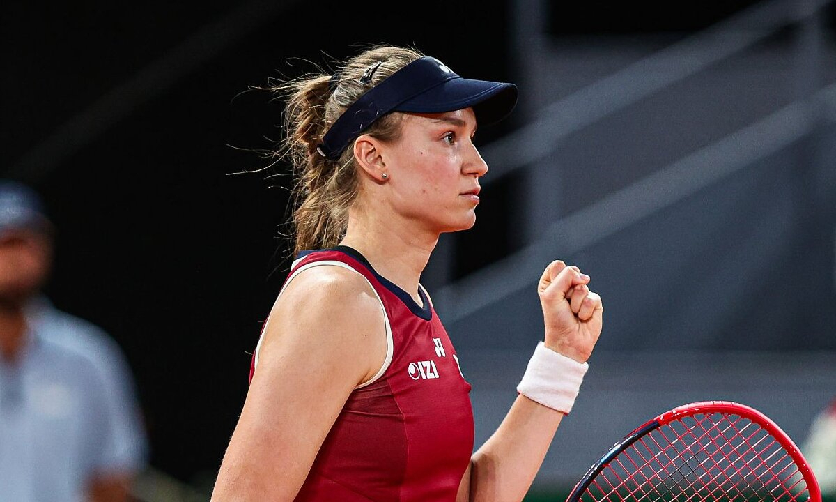 Рыбакина сократила отставание от Соболенко в WTA