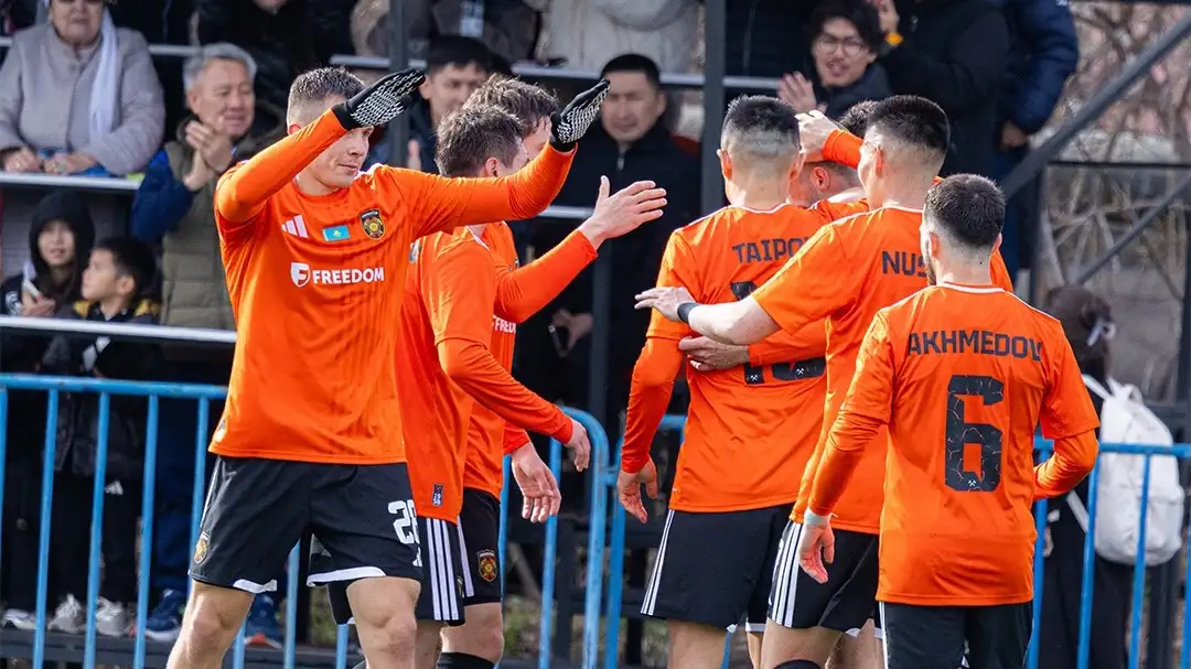 «Шахтёр» разгромил «Арыс» и сохранил лидерство