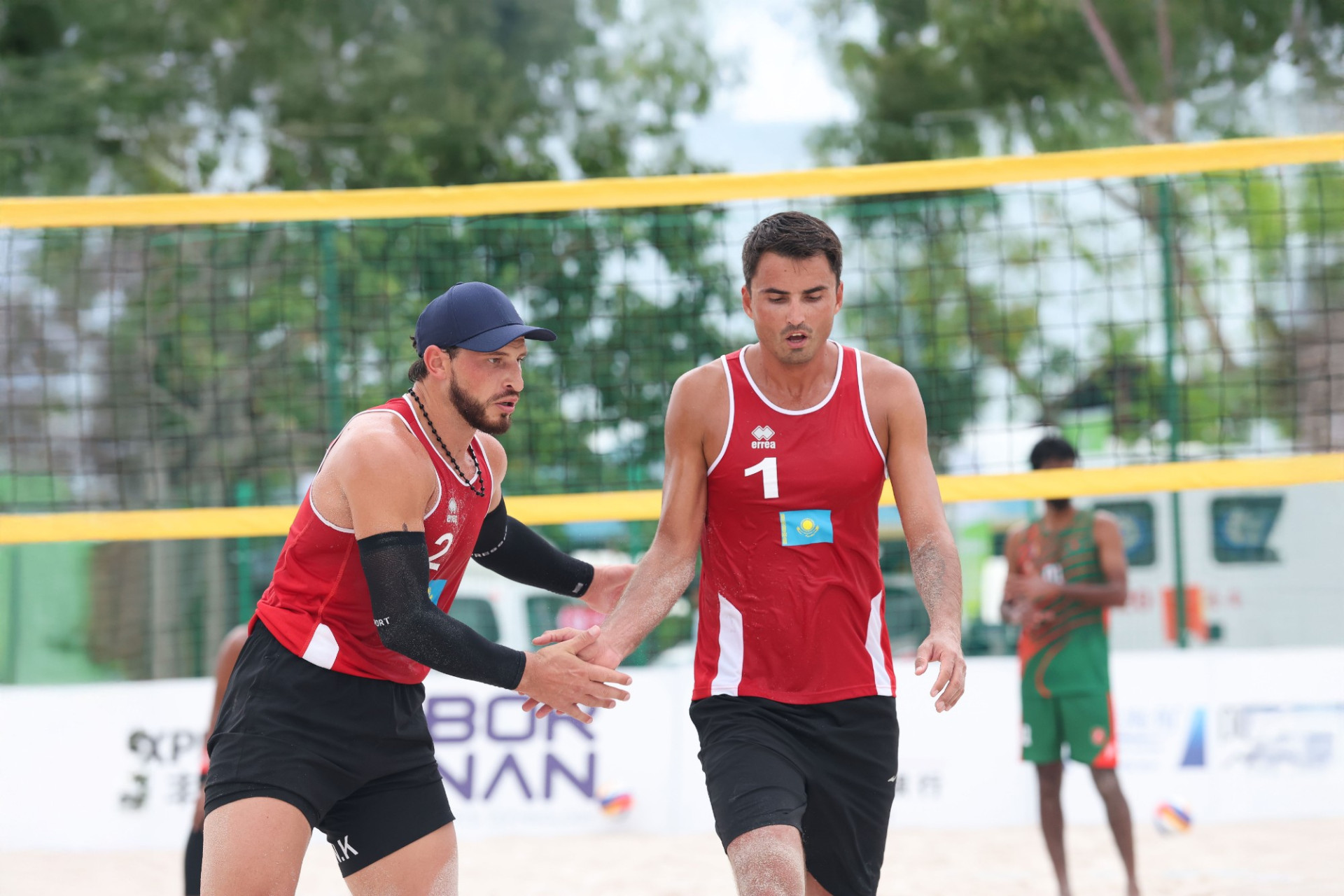 Богату и Гурин выиграли все матчи группы на Азиаде