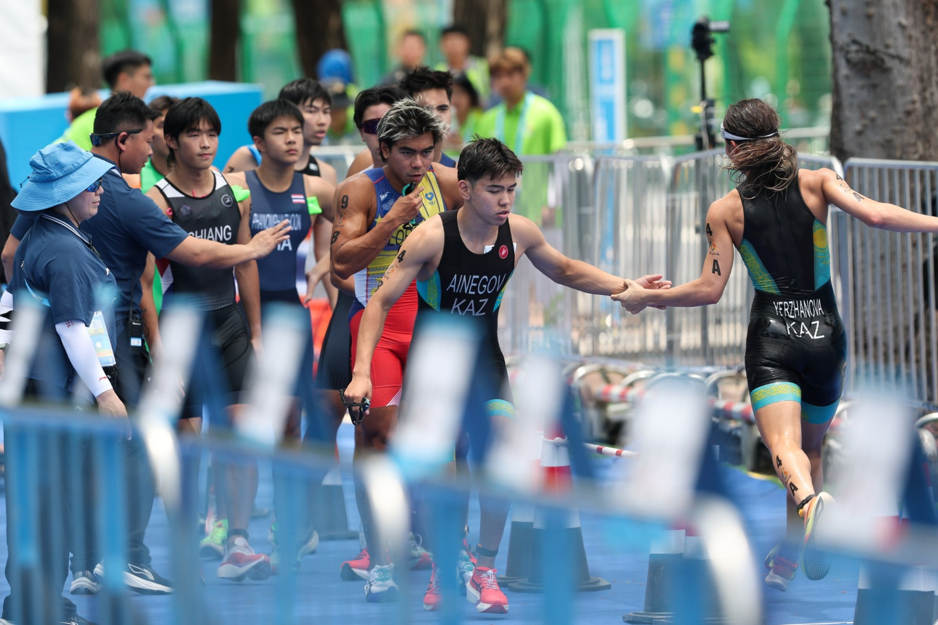 Казахстан стал четвертым в эстафете по акватлону