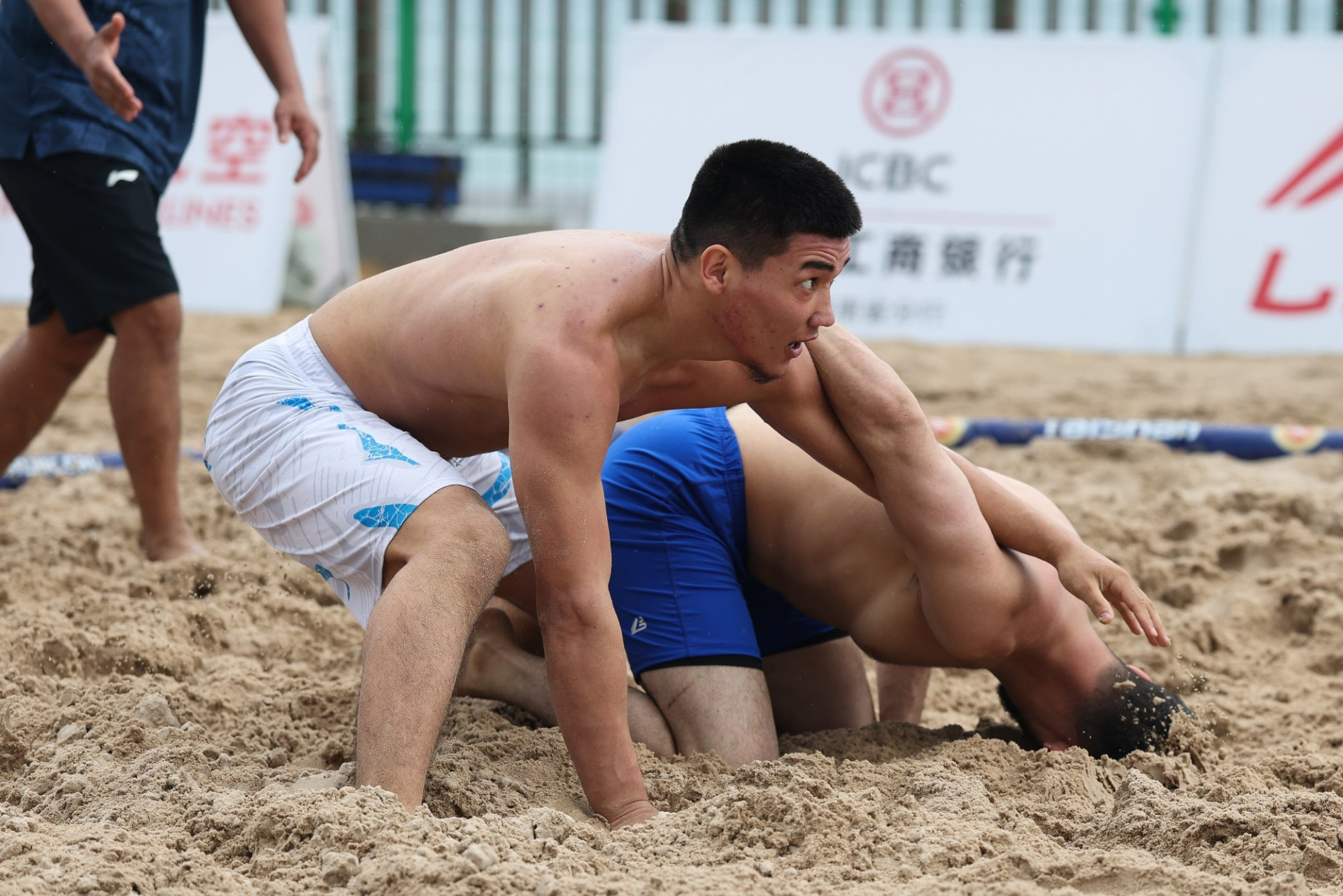 Казахстан завершил пляжную борьбу без медалей