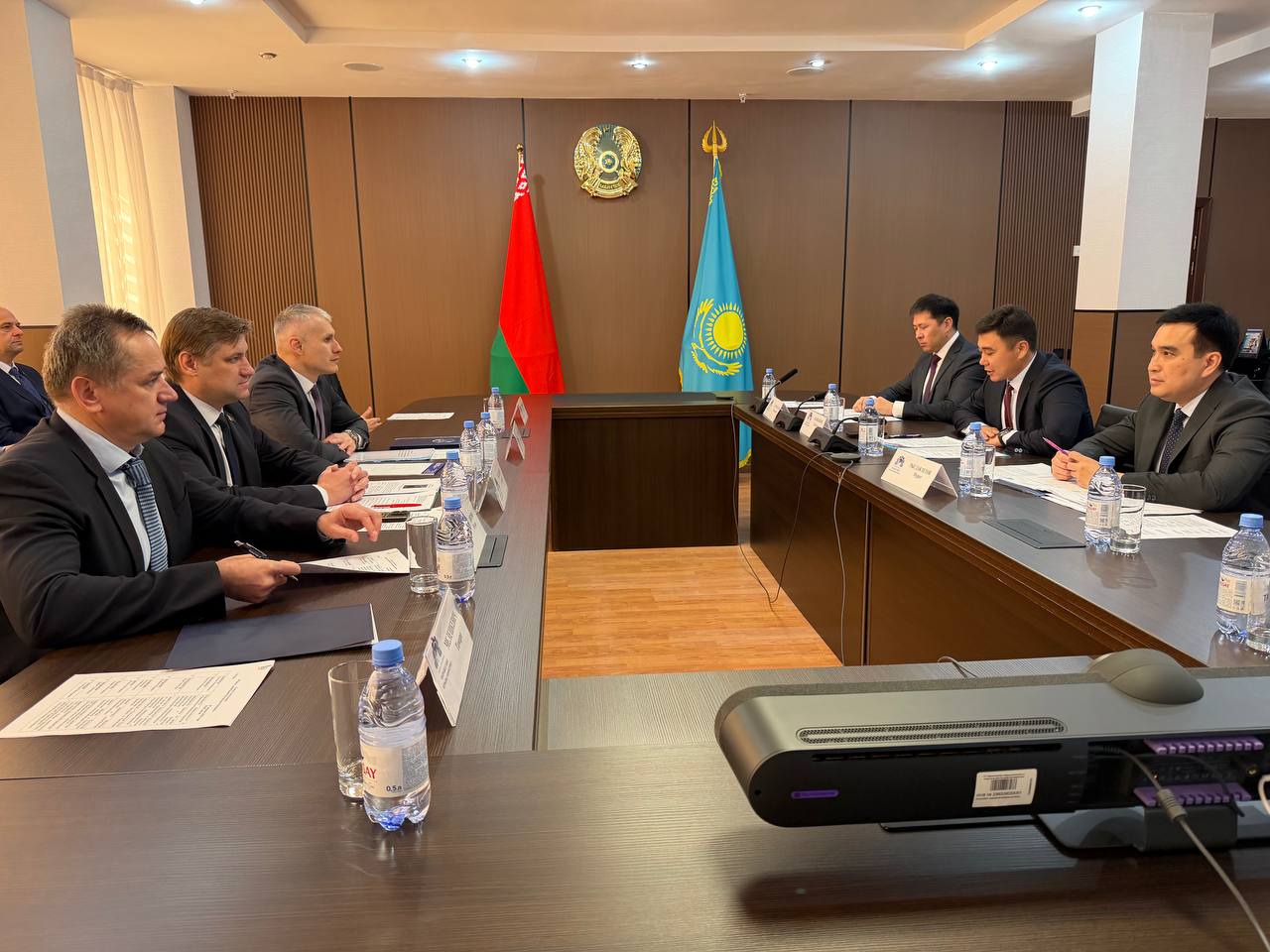 Минпромстрой Казахстана обсудил проекты с Беларусью