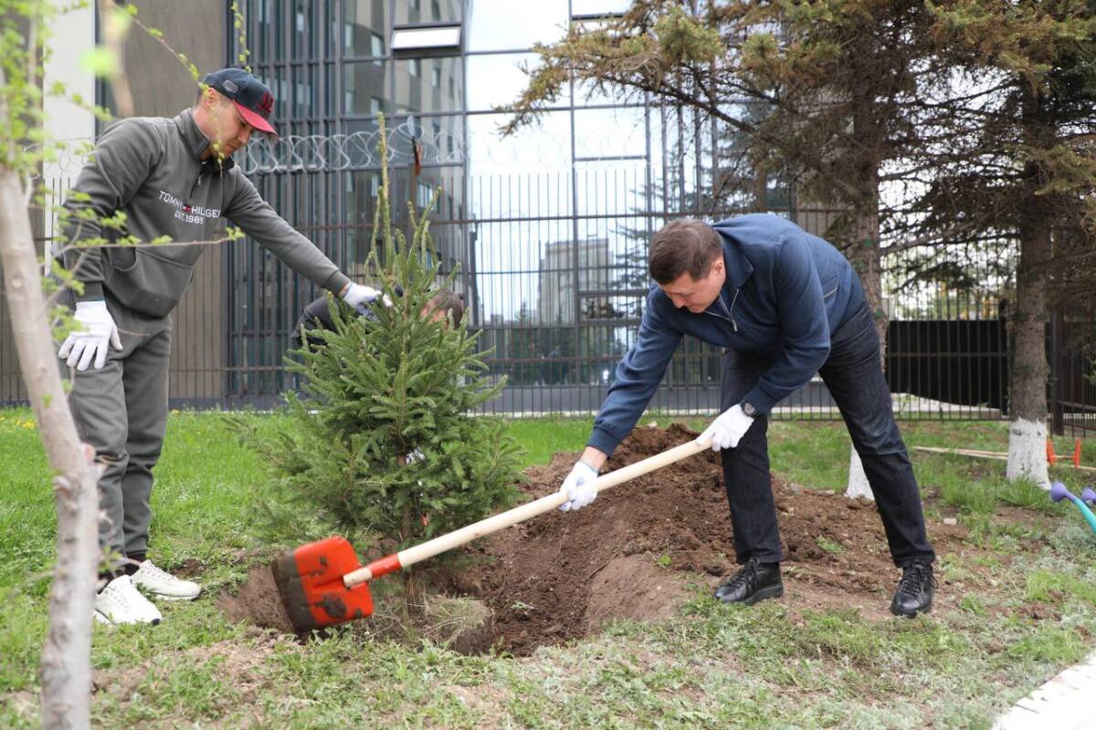 Полиция Астаны провела субботник в рамках «Таза Казахстан»