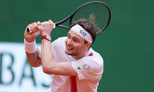 Александр Бублик вышел в 1/8 финала в Мадриде