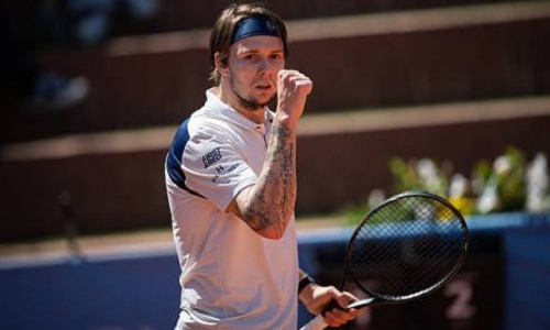 Александр Бублик получил трофей ATP за топ-10