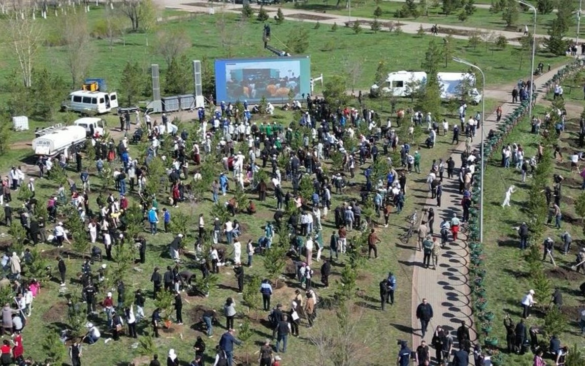 В этнопарке Караганды высадили 1500 деревьев
