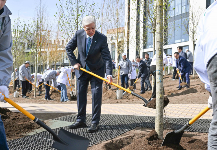 Токаев поручил запустить проект «Жасыл сабақтар»
