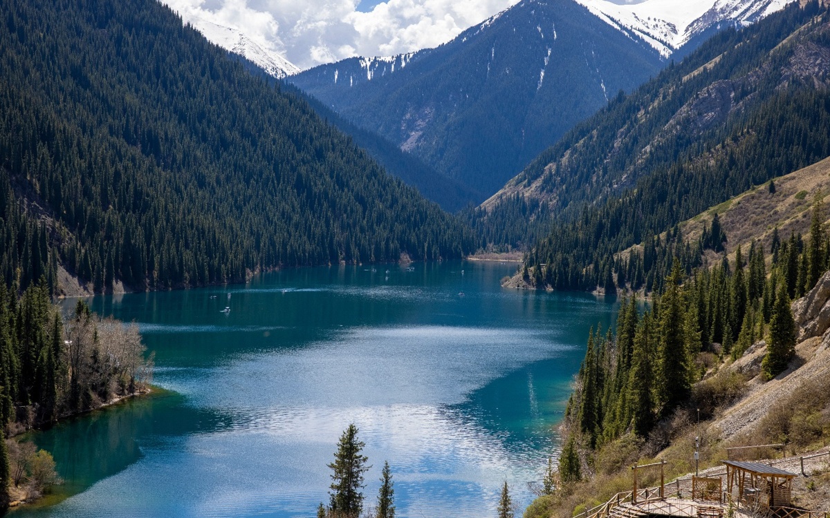 Алматинская область объявила майские выходные днями чистоты