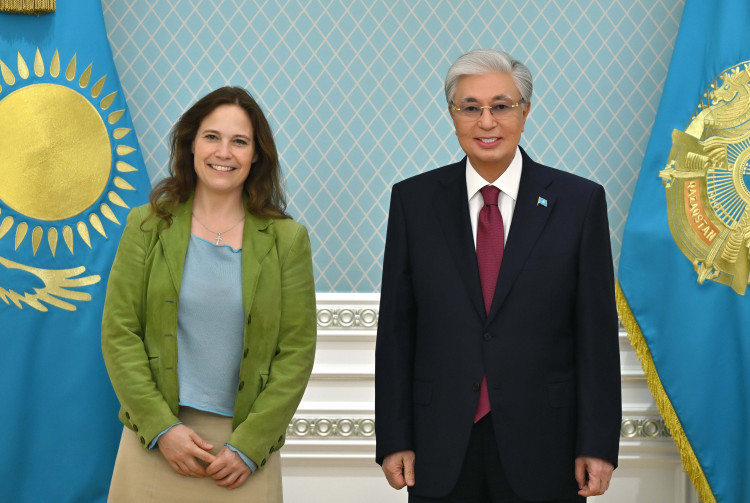 Токаев обсудил с Клаас-Мюльхойзер сотрудничество