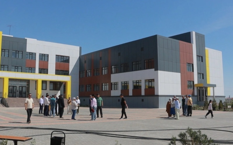 В Атырау жители требуют открыть школу в Еркинкале-2