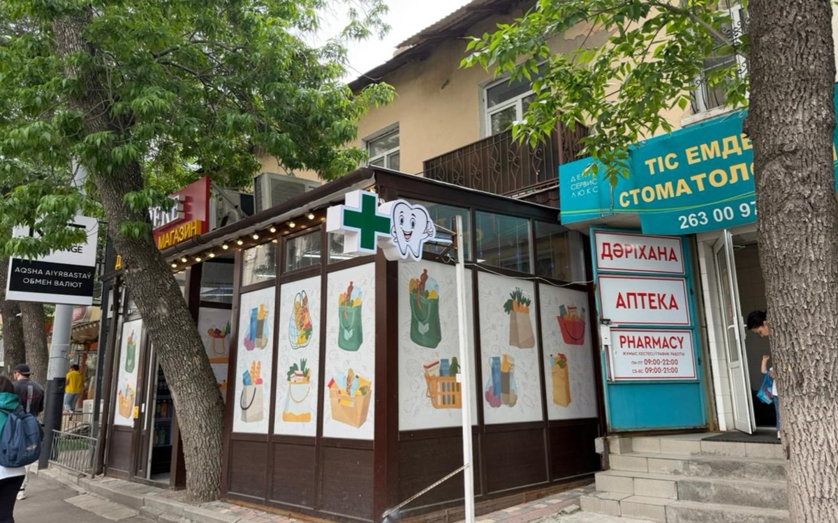 В Алматы снесли пристройку к магазину на Хаджи Мукана