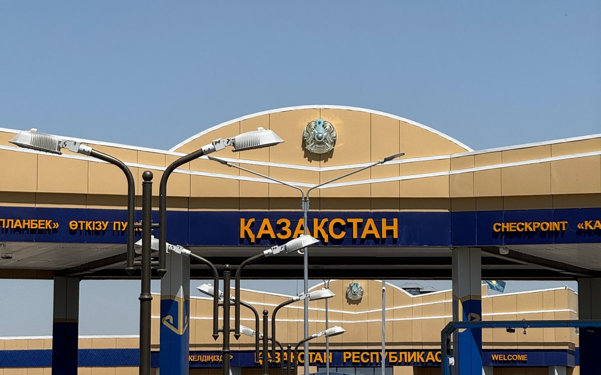 Погранслужба КНБ РК объяснила очередь на «Капланбеке»