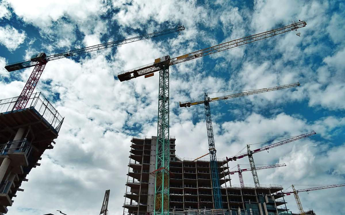 В Астане выявили системные нарушения на стройках