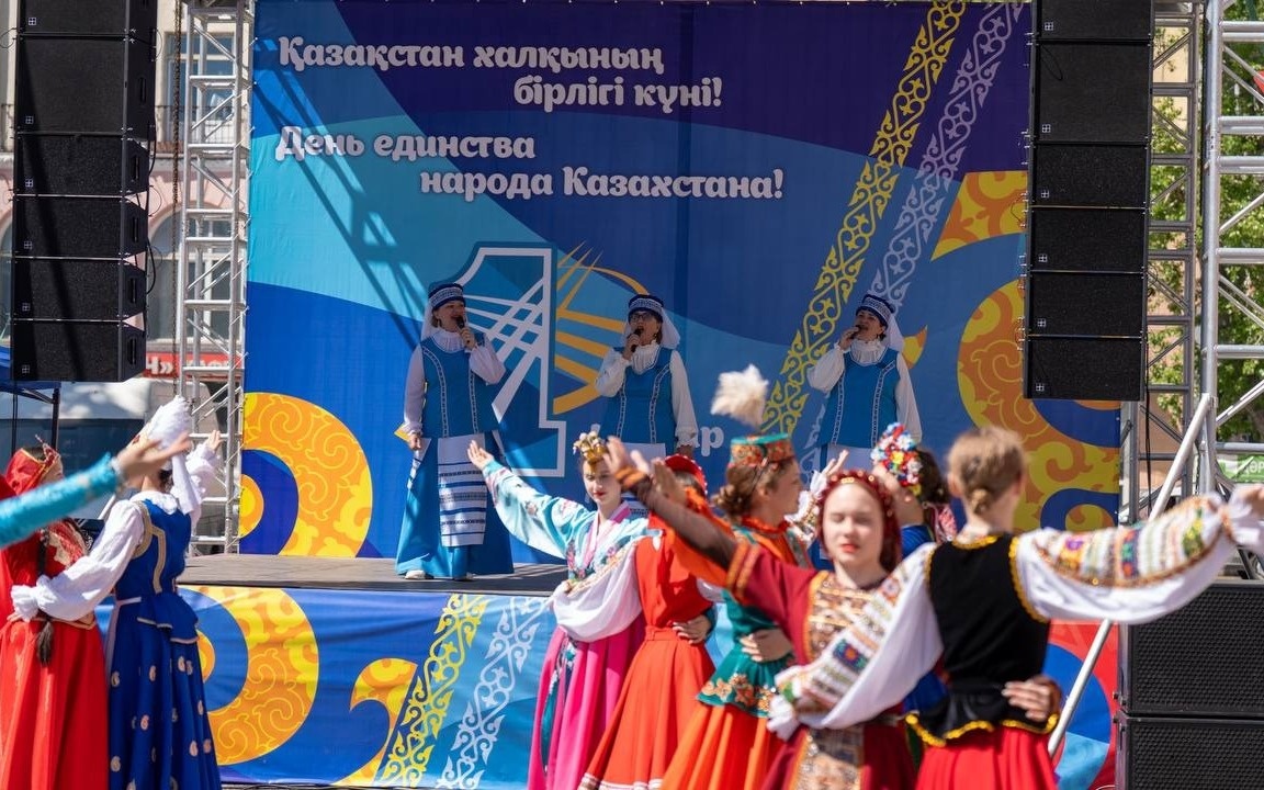 В ВКО проходят концерты и ярмарки ко Дню единства