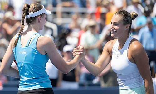 Рыбакина сократила отставание от Соболенко в WTA