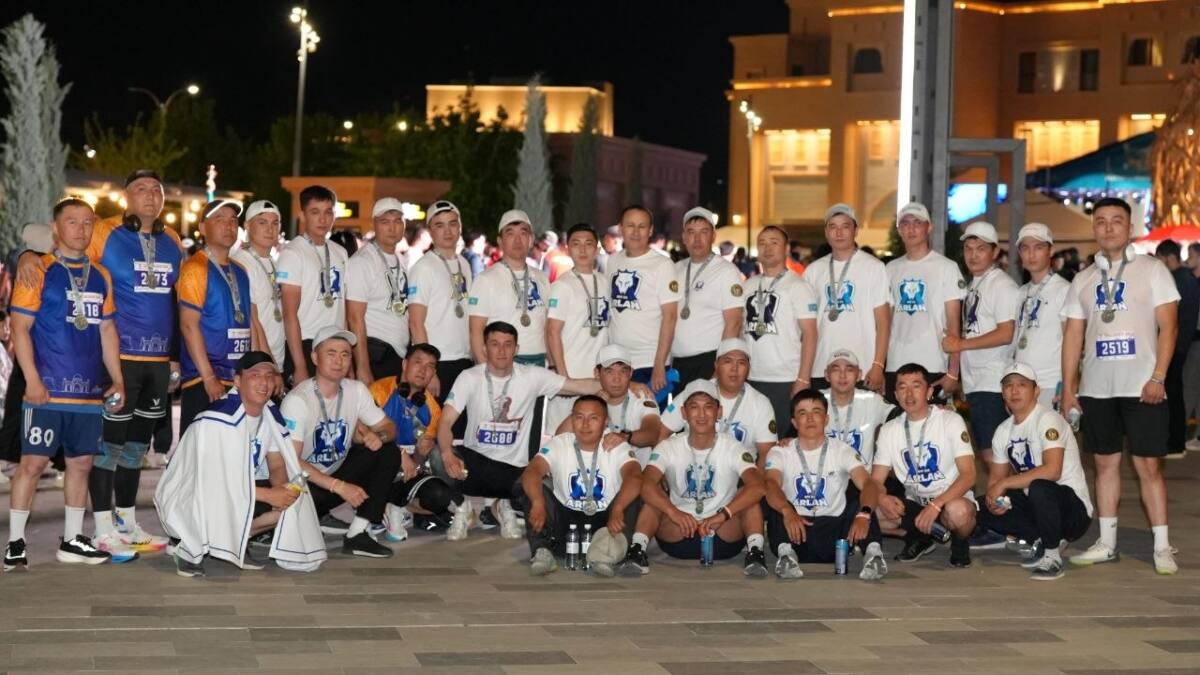 Полицейские участвовали в Turkestan Night Run 2026