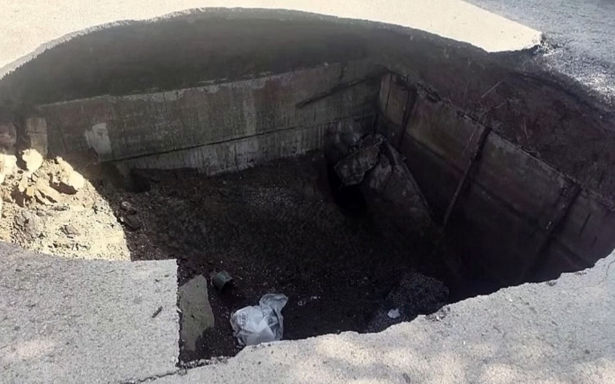 В селе Алматинской области провалился асфальт