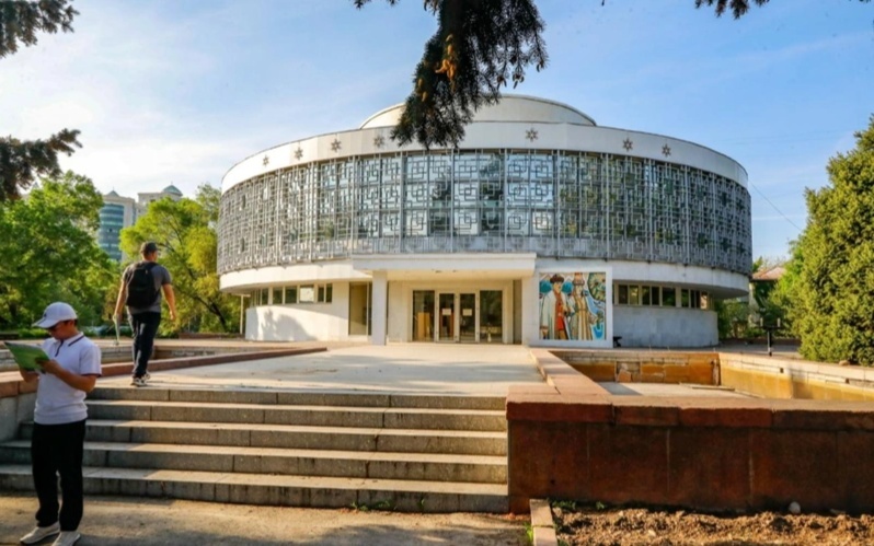 Алматы возвращает Дворец бракосочетаний городу