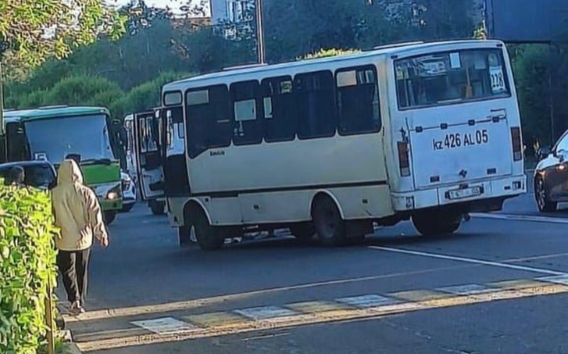 В Талдыкоргане автобус насмерть сбил женщину