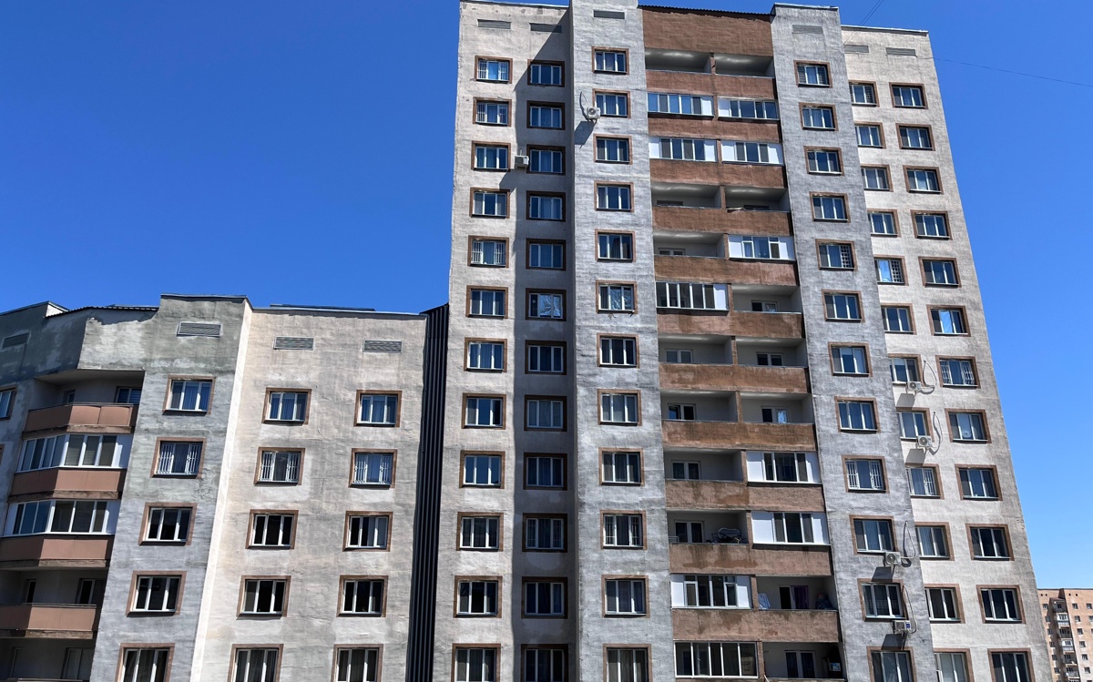 В новых домах Талдыкоргана после ливня нашли протечки