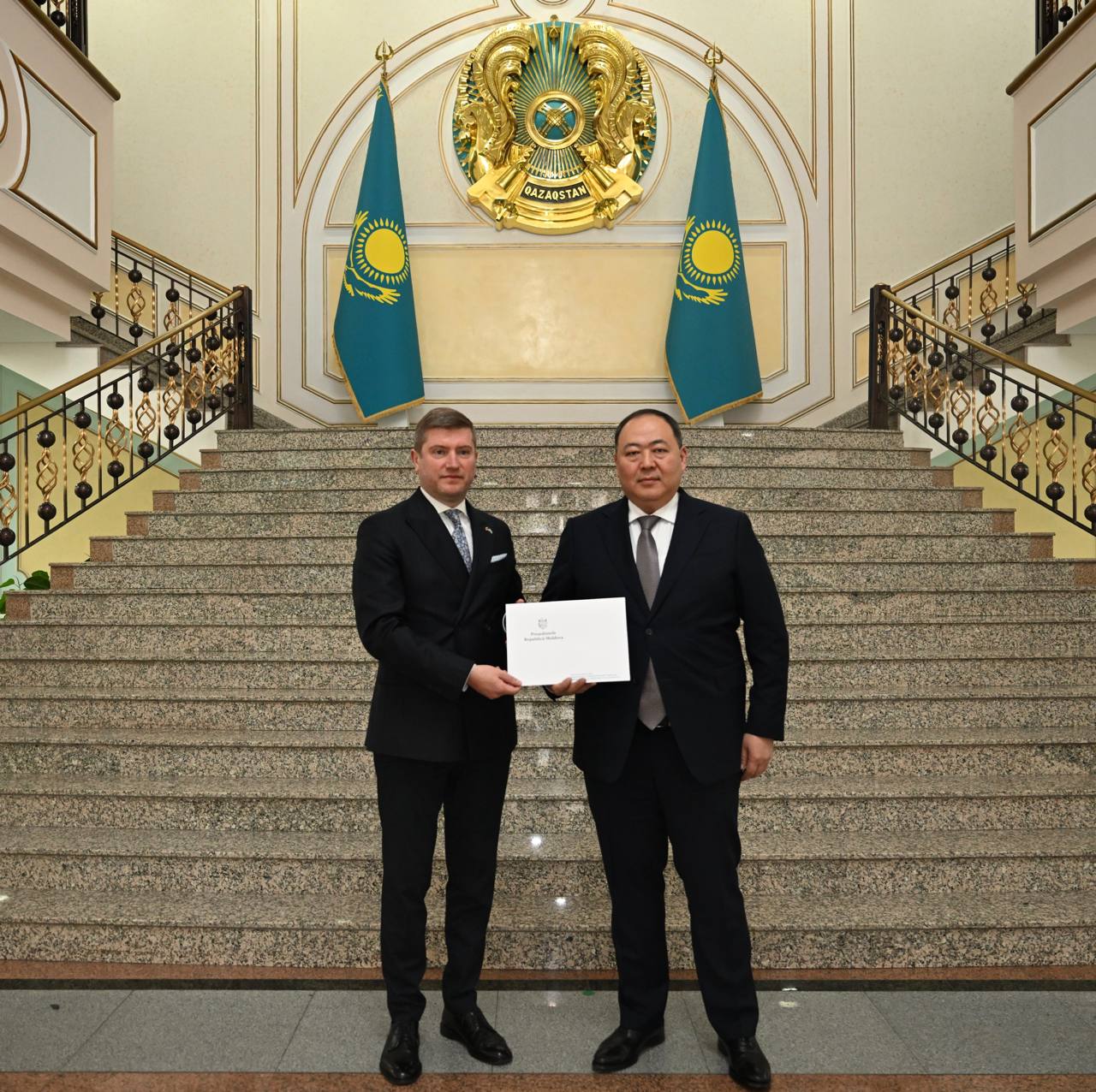 Посол Молдовы вручил грамоты в МИД Казахстана