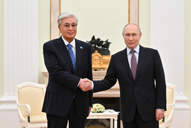 Токаев и Путин обсудили визит в Казахстан