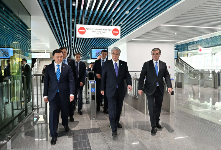 Токаев запустил работу Astana LRT в Астане