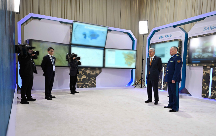 Токаеву представили центр Defense Tech в Алматы