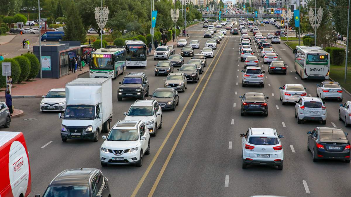 МВД: запретить движение грузовиков в городах невозможно