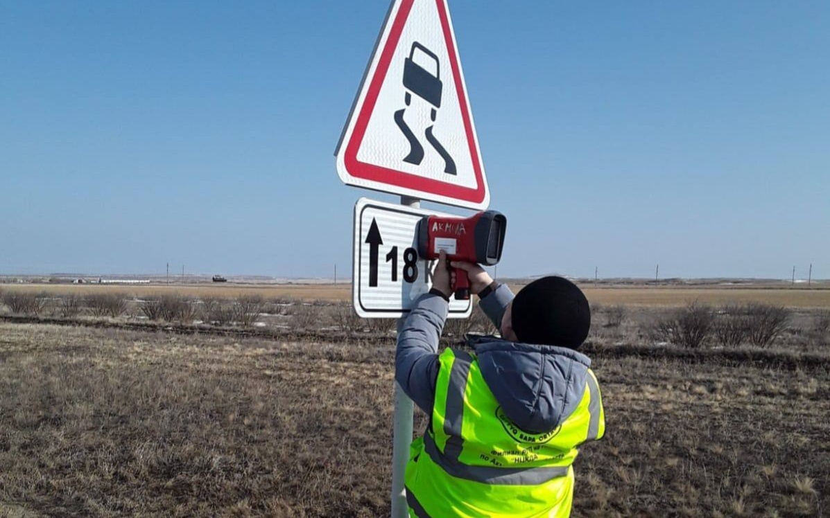 Более 140 тысяч дорожных знаков проверят в Казахстане