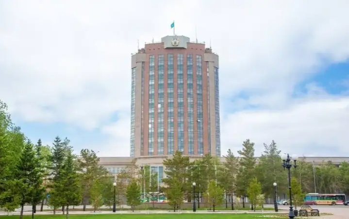 МВД Казахстана предупредило о вербовке подростков в «дропы»